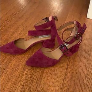 Steve Madden suede low heel 2 cross ankle shoe.